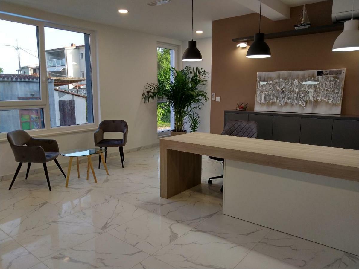 Apartments Adriatic Подстрана Екстериор снимка